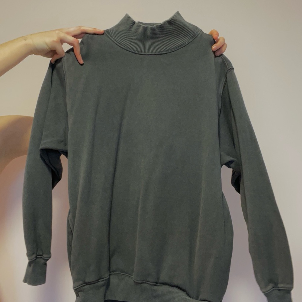 Aerie comfy oversized turtleneck crewneck with pockets!